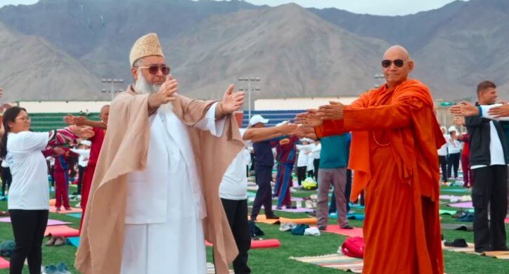 लेह में योगा