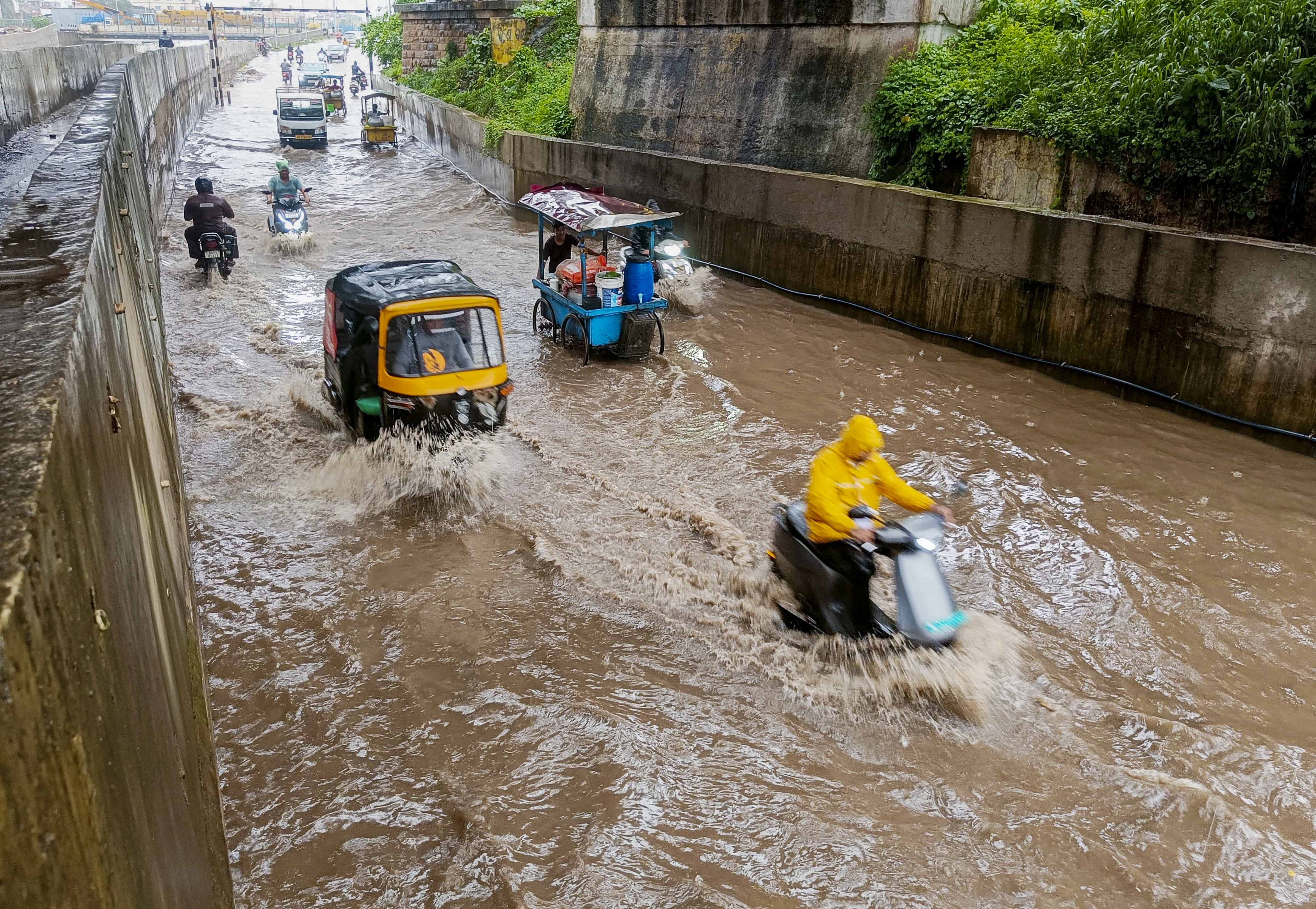 monsoon rain cloudburst waterlogging flood