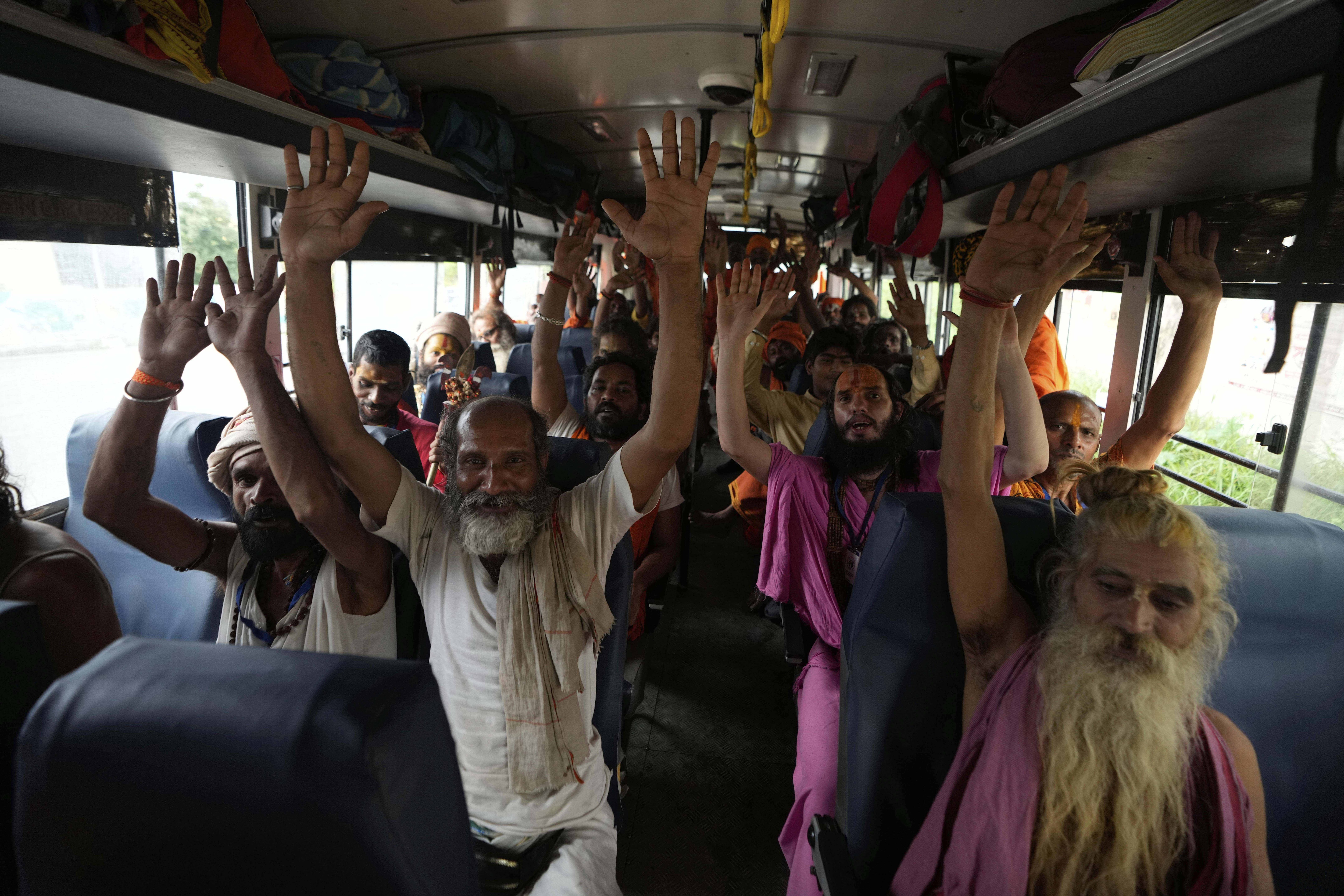 amarnath yatra first batch pilgrims devotees 