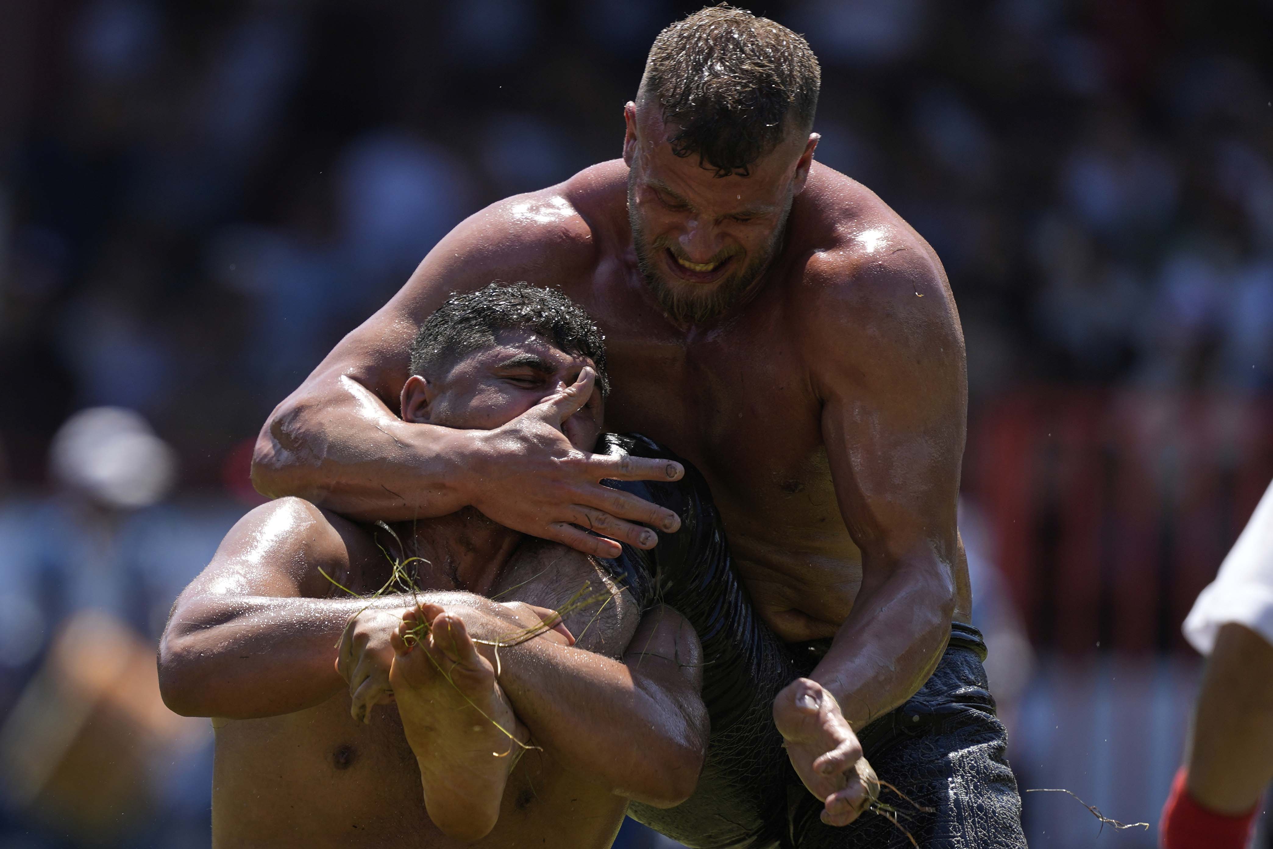 wrestlers kirkpinar oil wrestling edirne turkey 