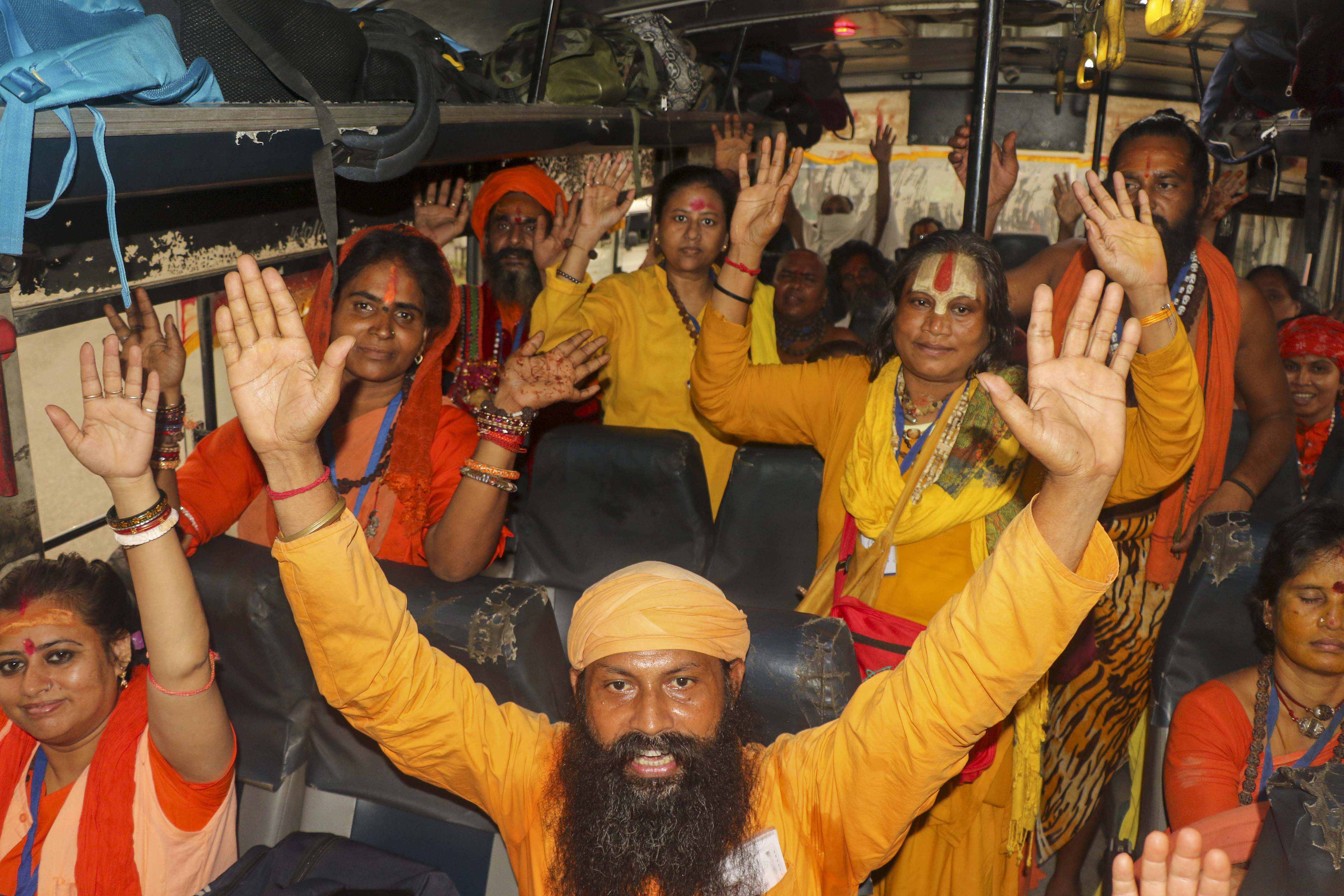 amarnath yatra first batch pilgrims devotees 