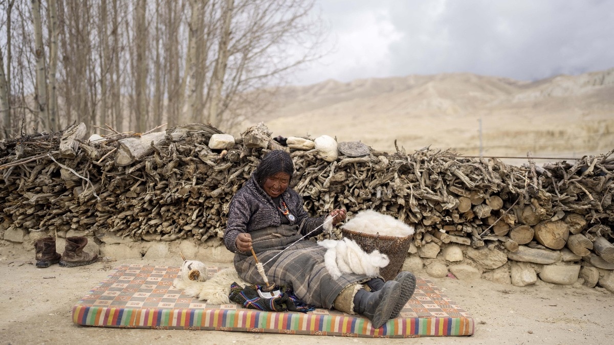 nepal village himalaya climate weather water migration civilization