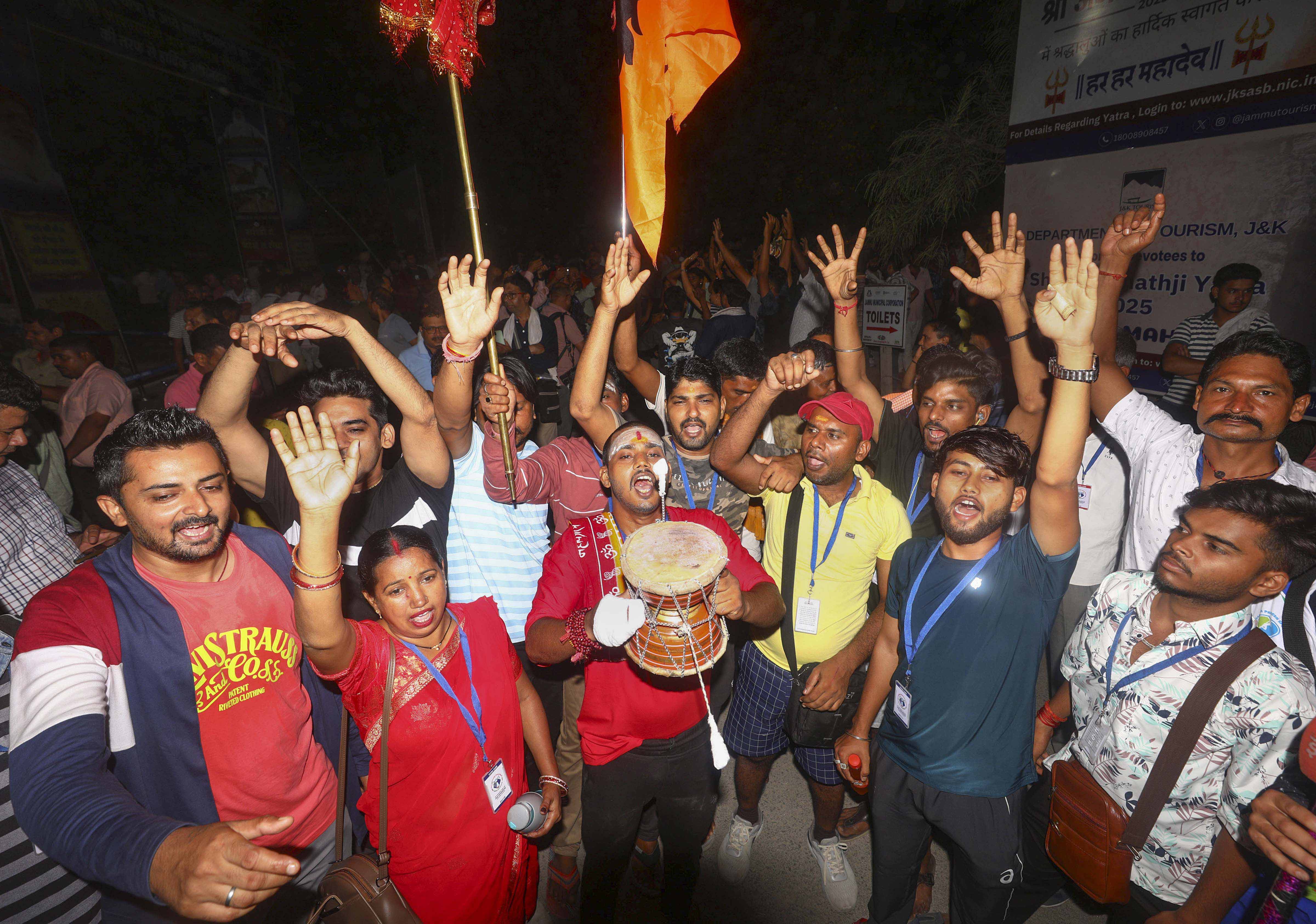 amarnath yatra first batch pilgrims devotees 