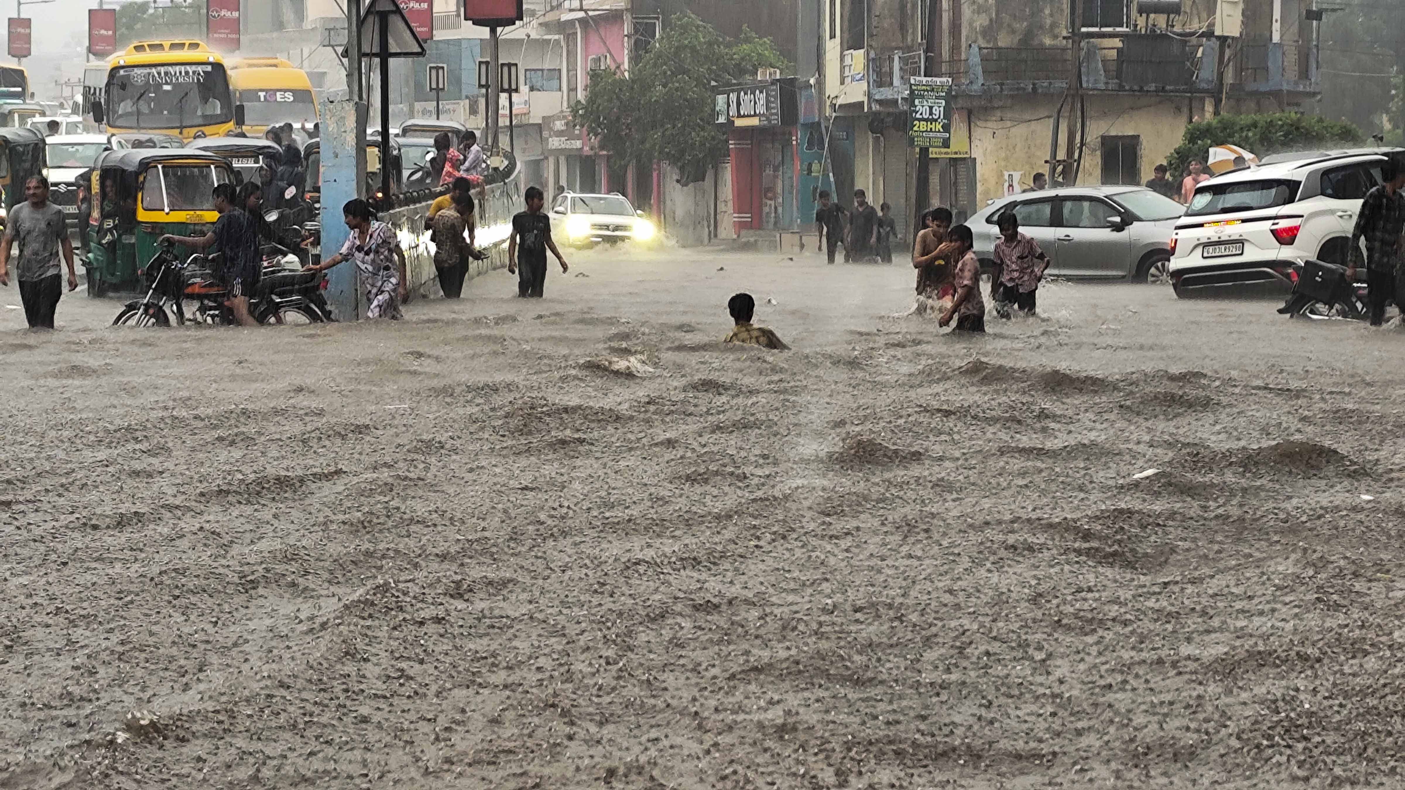 monsoon rain cloudburst waterlogging flood