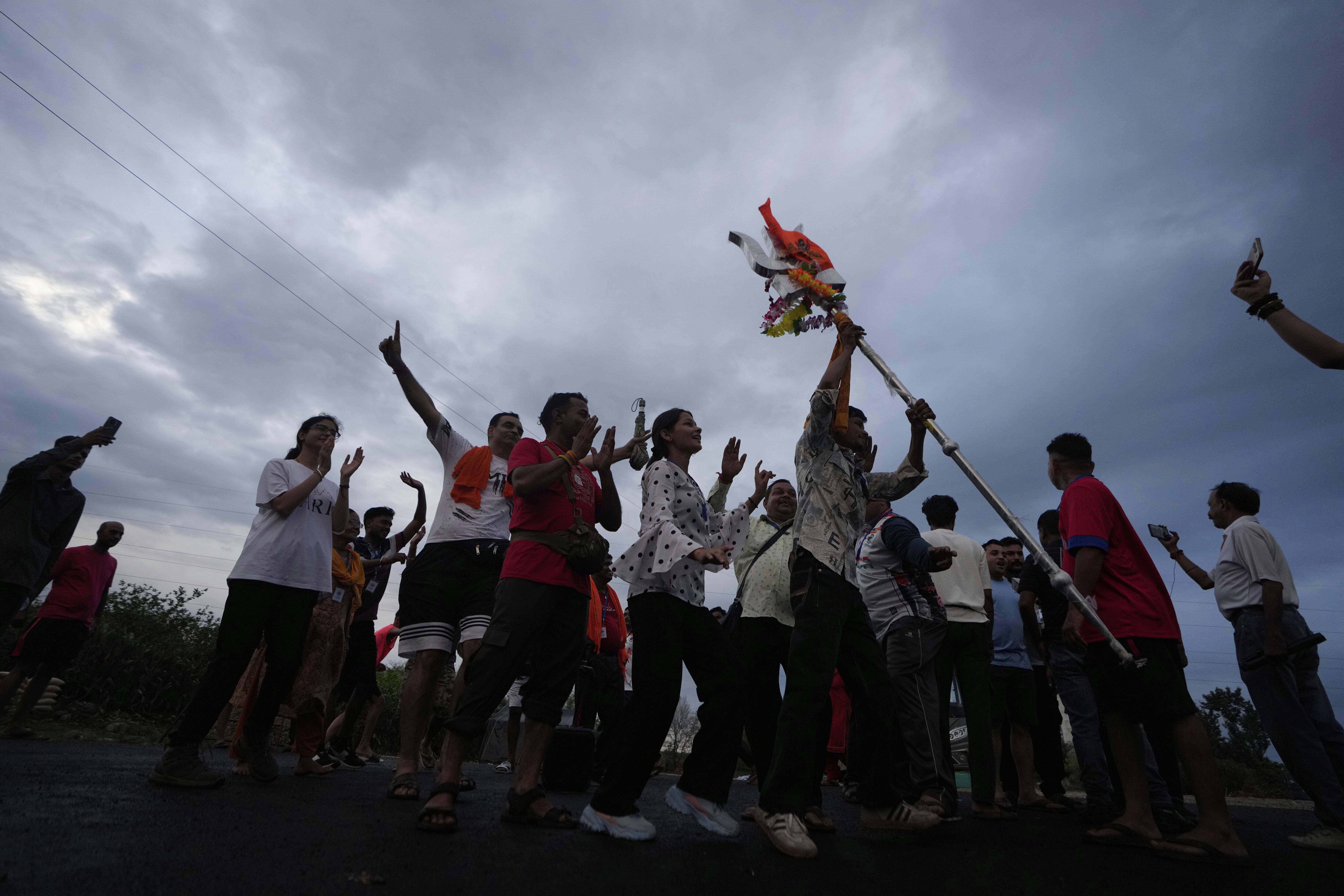 amarnath yatra first batch pilgrims devotees 