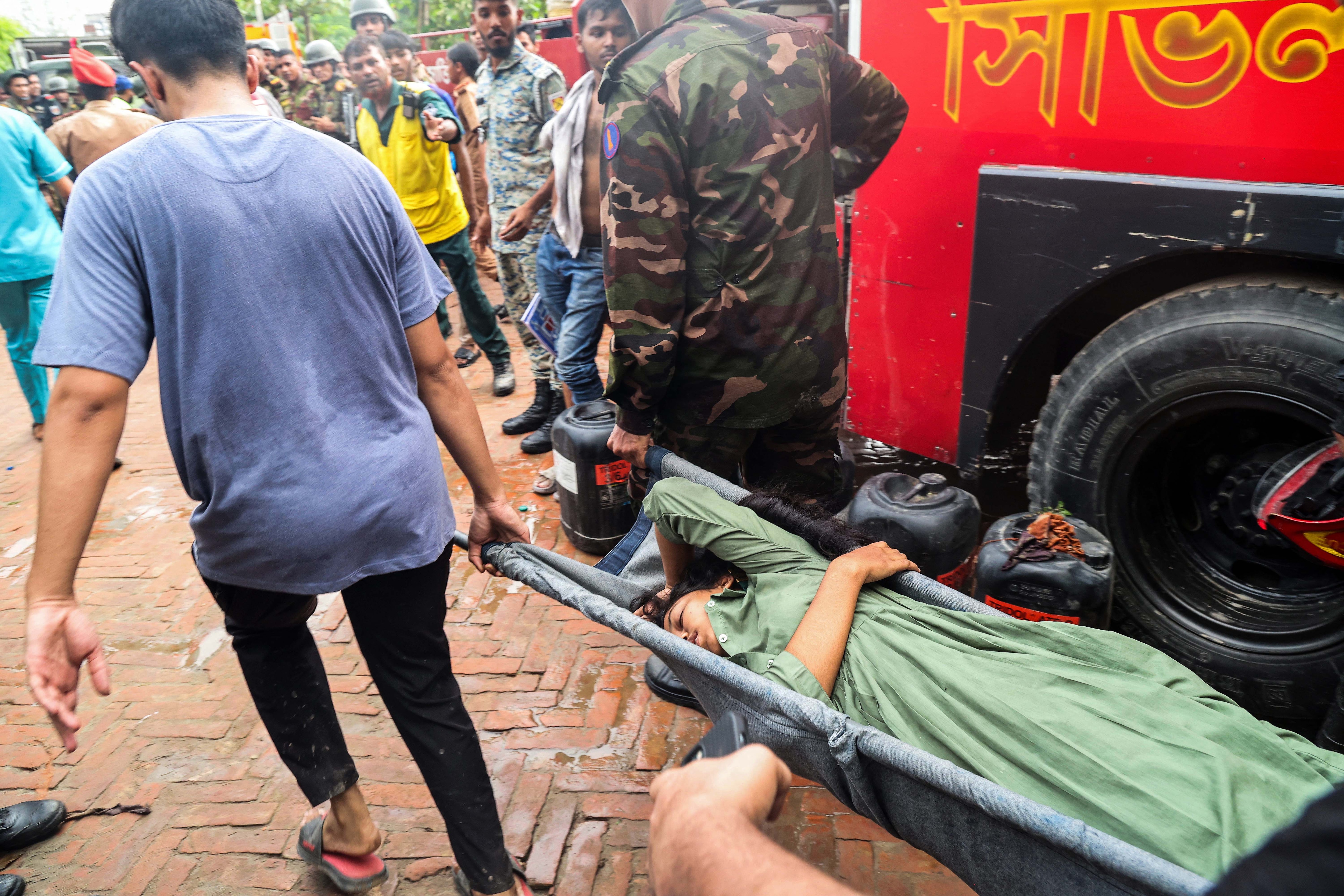 bangladesh air force plane crash