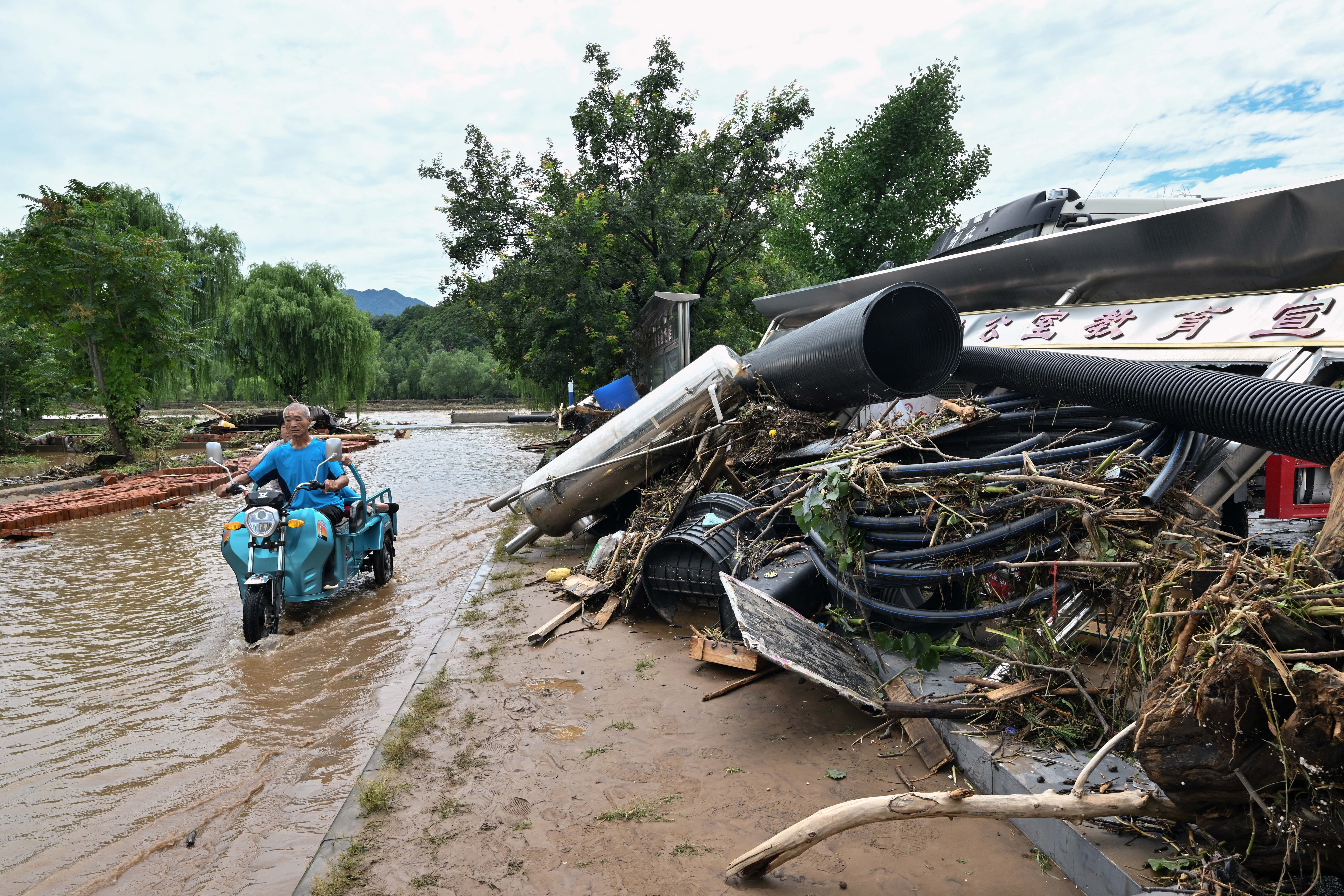 china rain flood devastation