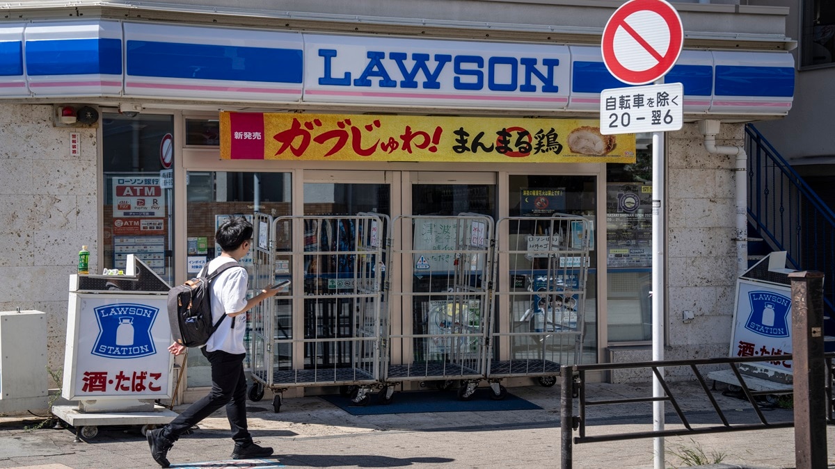 Man walks past a convenience store which is closed due to a tsunami warning in Fujisawa city, Kanagawa prefecture (Photo-AFP)