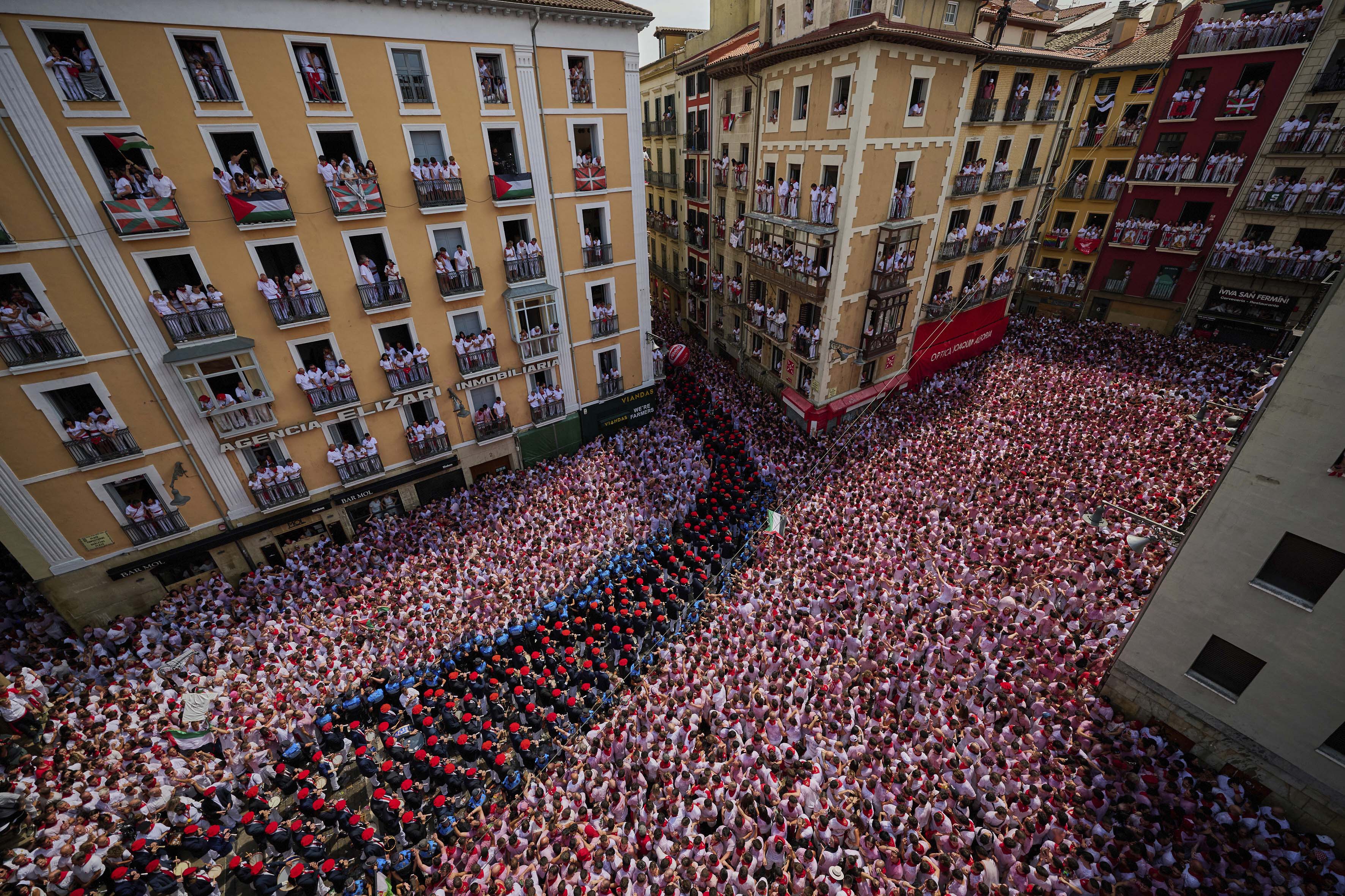 bull race festival pamplona ​​spain
