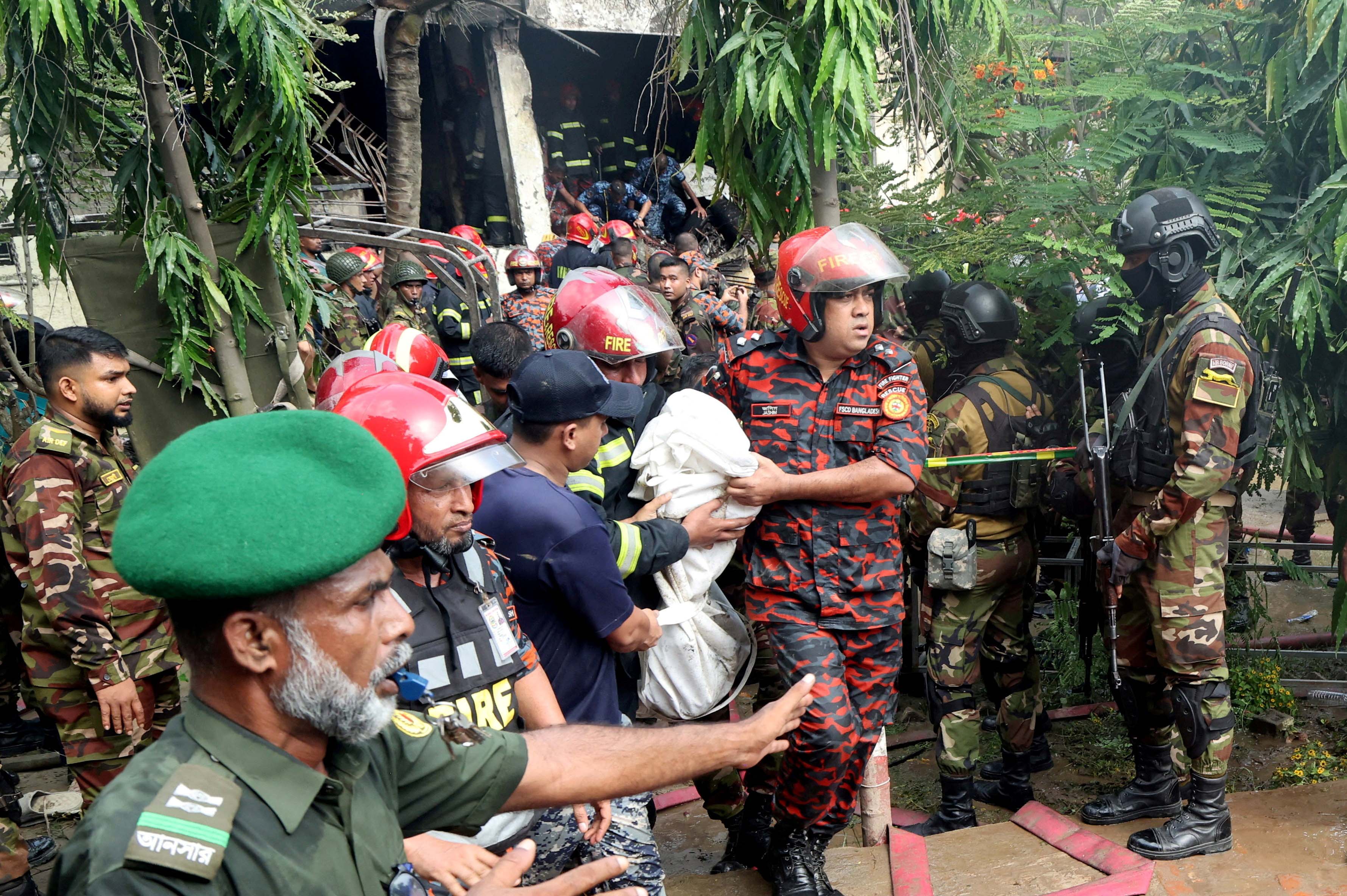bangladesh air force plane crash