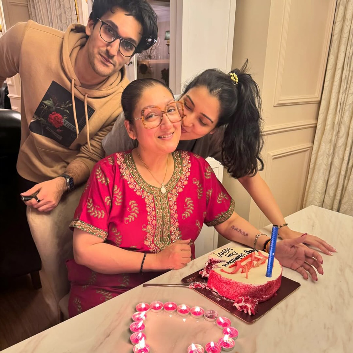 सुनीता आहूजा और यशवर्धन 