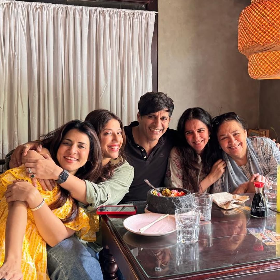 फरीदा जलाल, श्रुति सेठ, सिंपल कौल