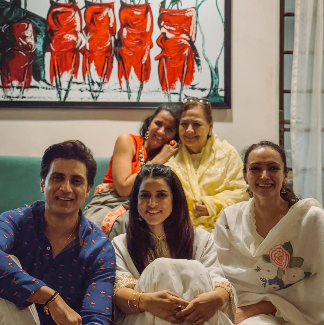 फरीदा जलाल, श्रुति सेठ, सिंपल कौल