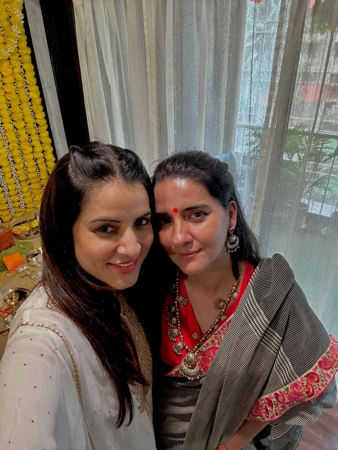 फरीदा जलाल, श्रुति सेठ, सिंपल कौल