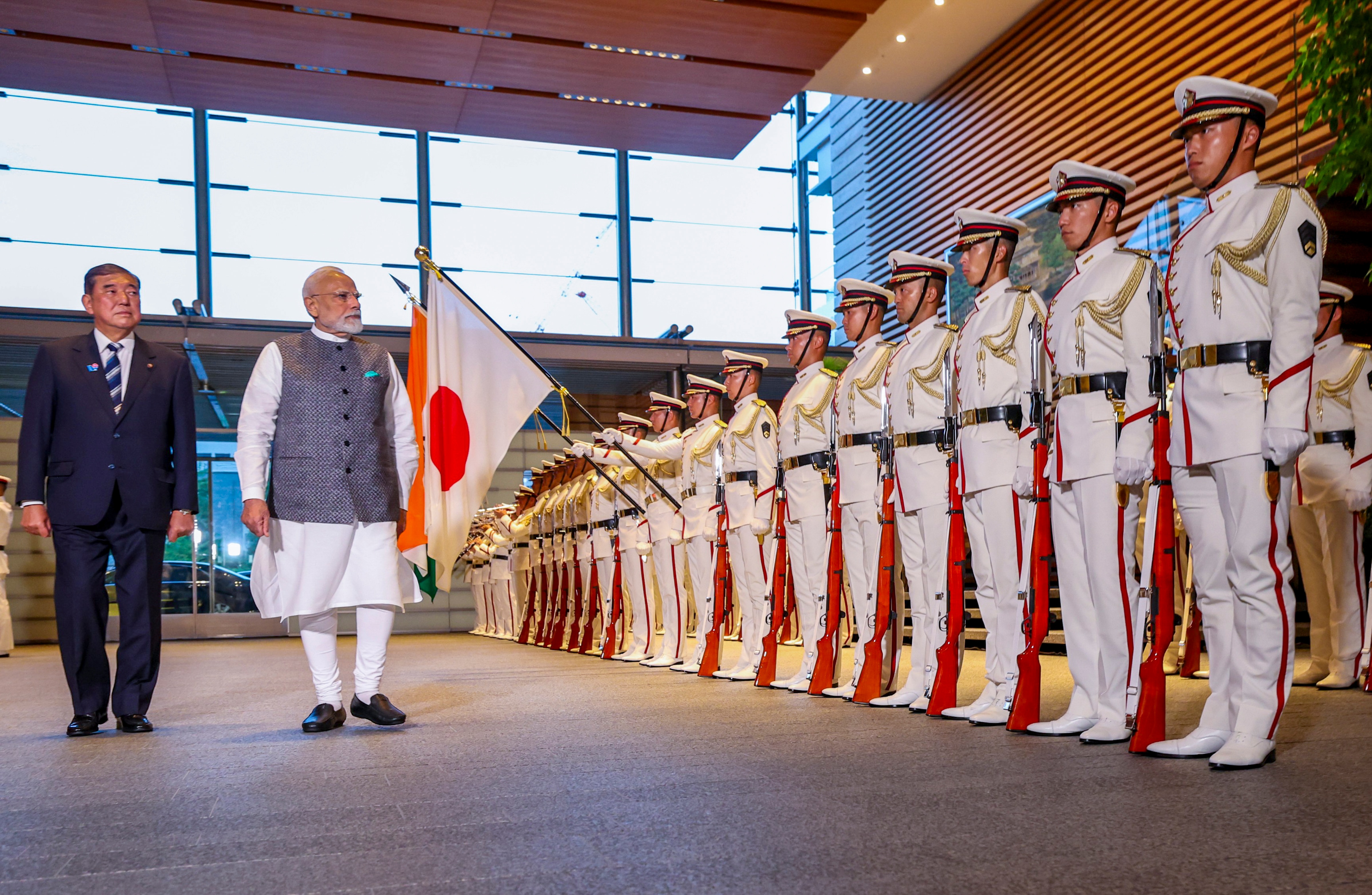 PM Modi take guard of Honour