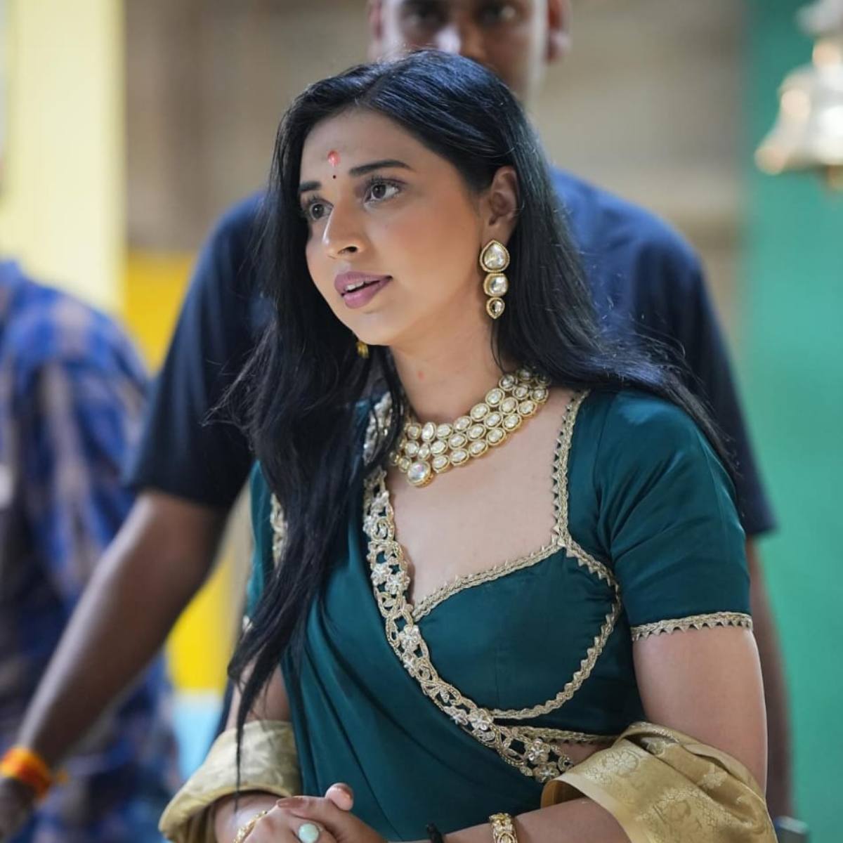 200 लड़कियों को लिया गोद