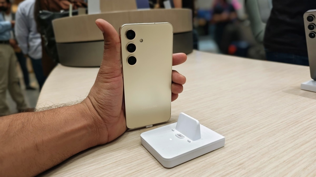 आधी कीमत पर मिल रहा Samsung फोन, ये है खरीदने का सबसे अच्छा मौका