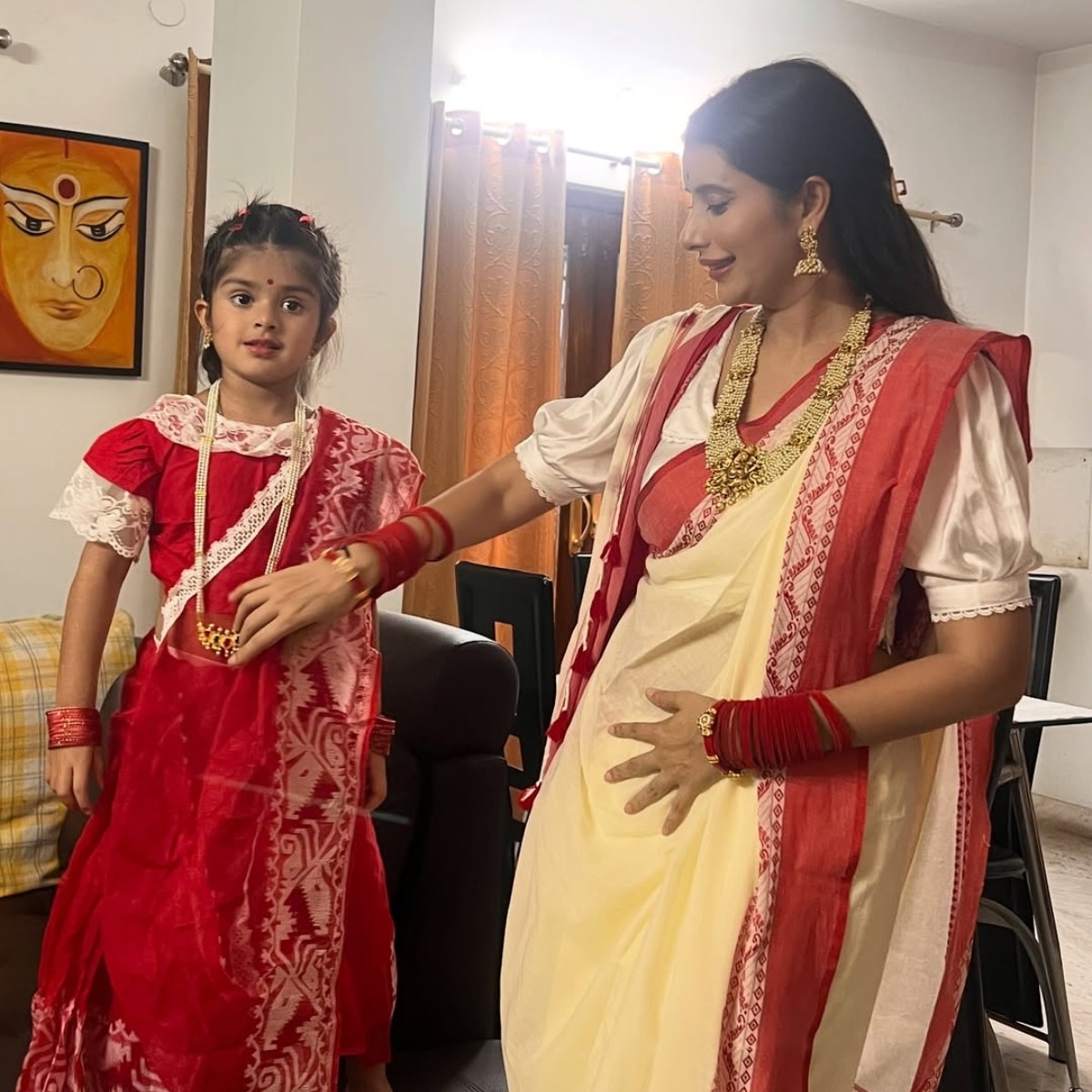 चारु असोपा (Photo: Instagram @asopacharu)