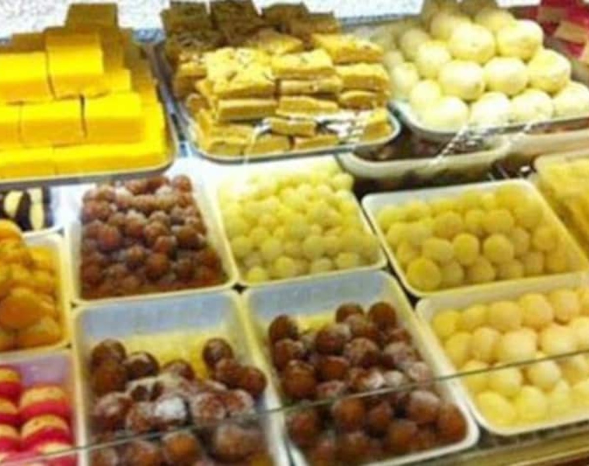 चॉकलेट-मिठाइंयां