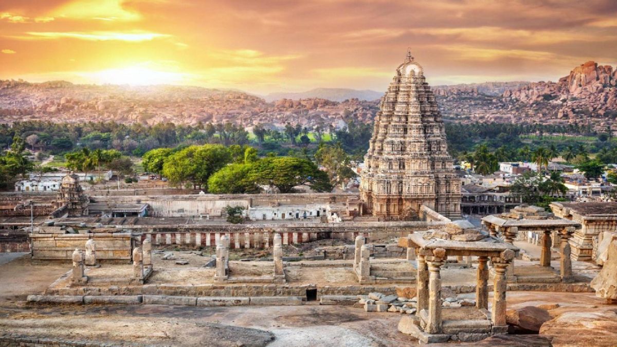 Stone-strewn hills rich in history and culture in Hampi