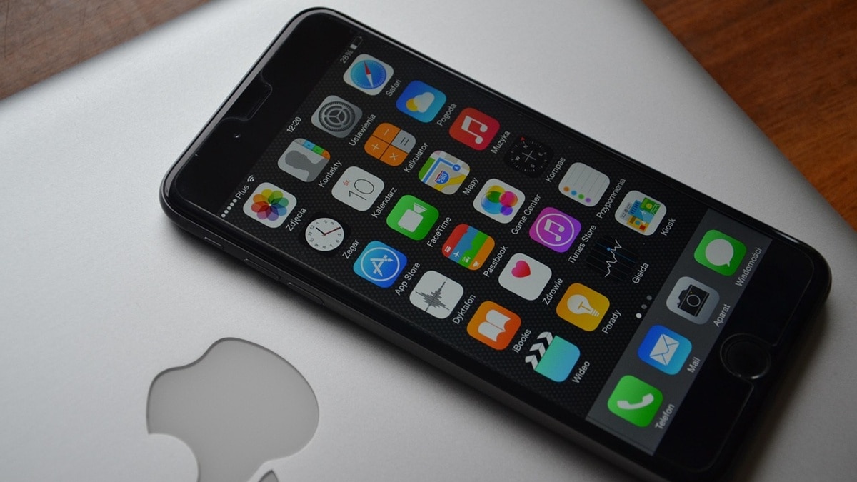 लगे हैं पिंक डायमंड और गोल्ड 