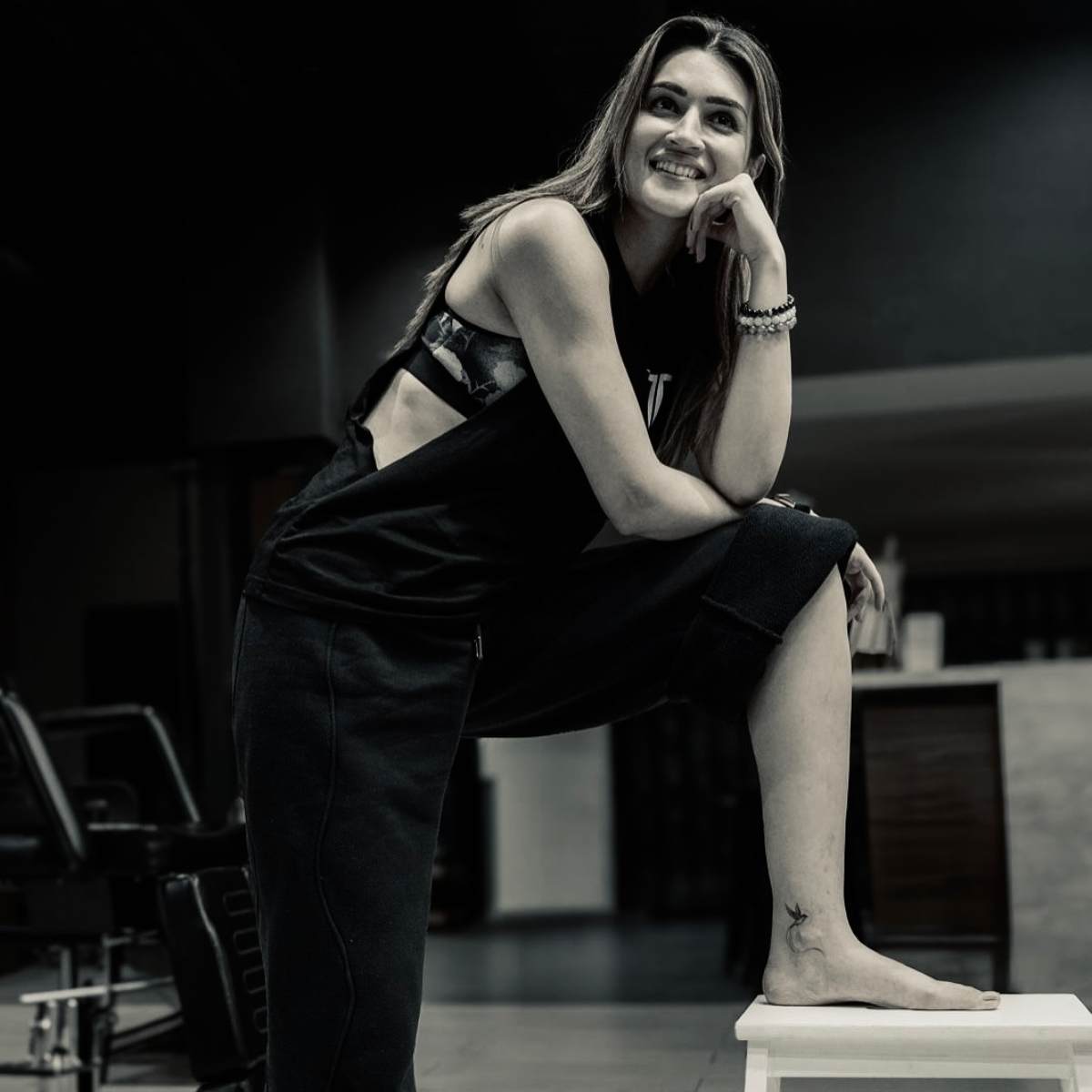 कृति सेनन ने बनवाया टैटू