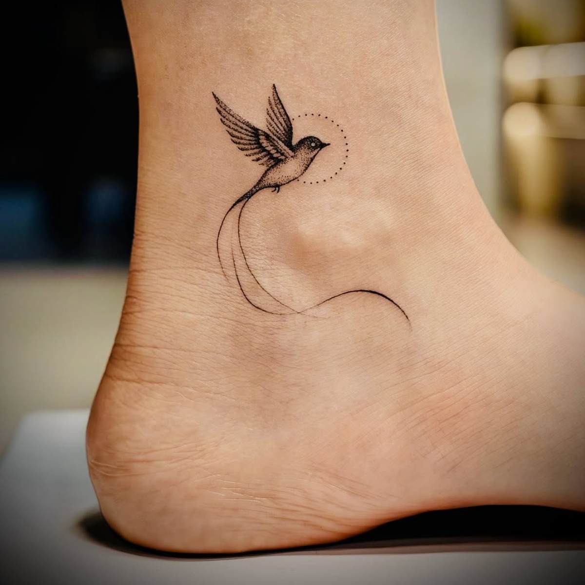 पैर पर बनवाया टैटू