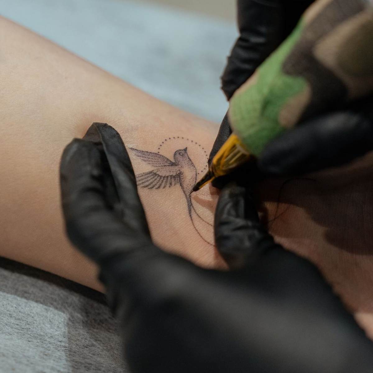 कृति ने बनवाया टैटू