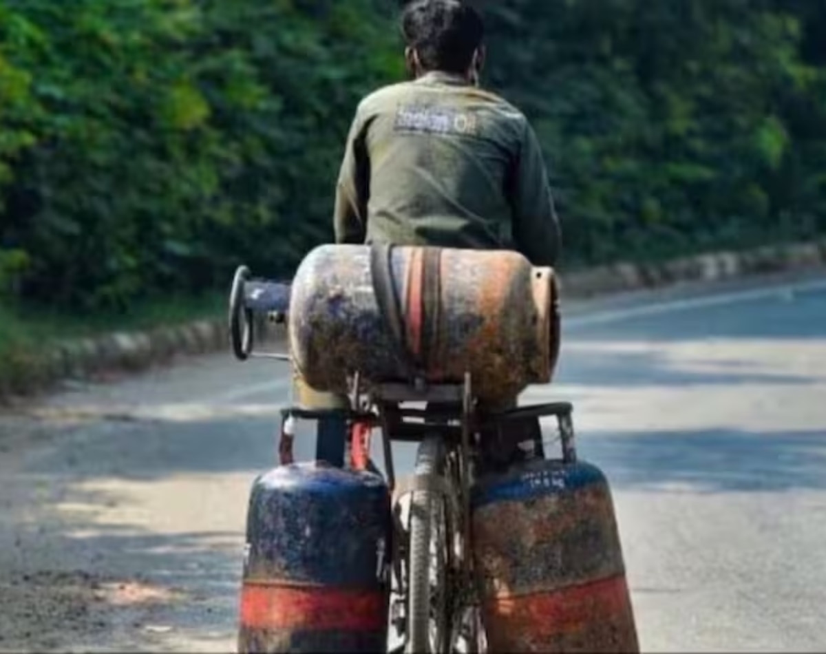 पहला बदलाव: एलपीजी सिलेंडर सस्ता 