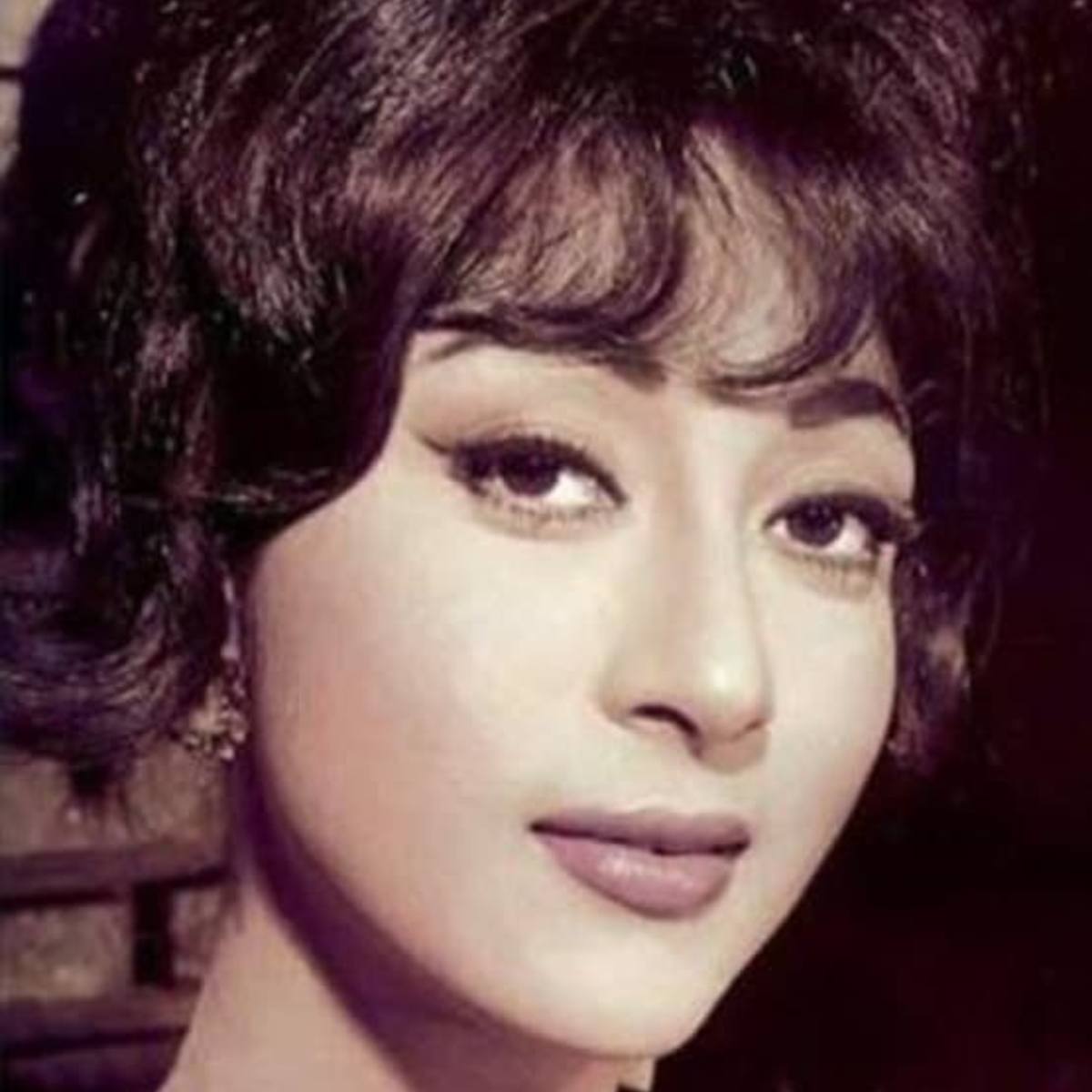  माला सिन्हा