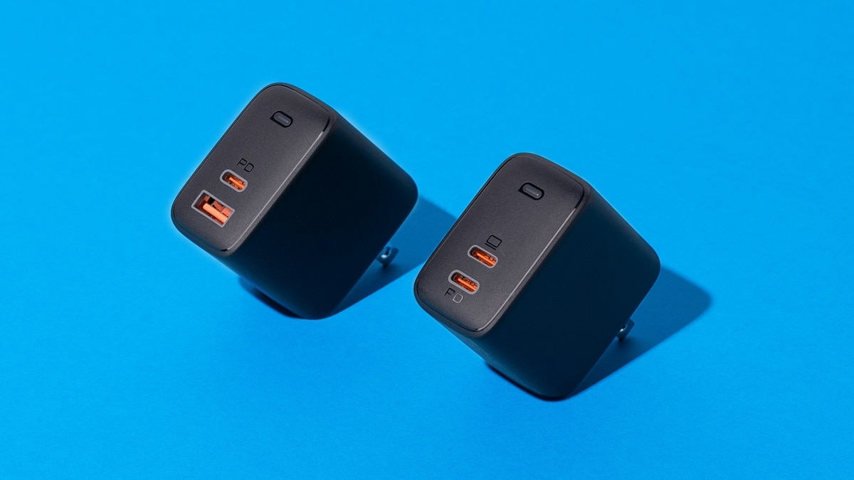 मोबाइल चार्जिंग एडेप्टर 