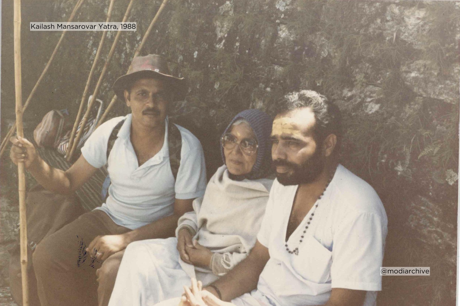 Narendra modi with others in Kailash Mansraovar