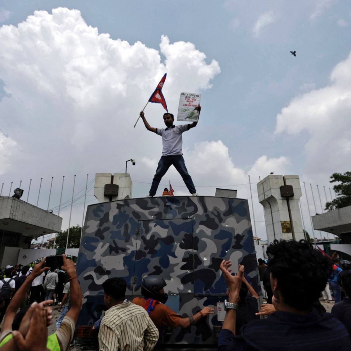 नेपाल में मचा भारी बवाल