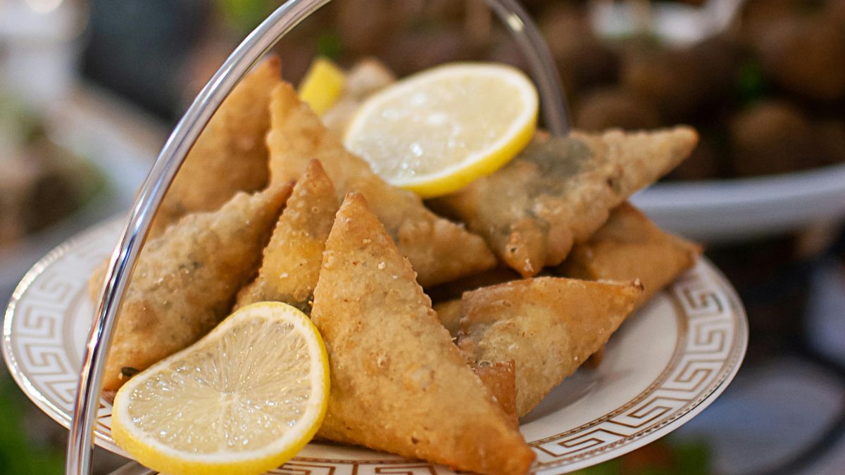 samosa and chutney in plate