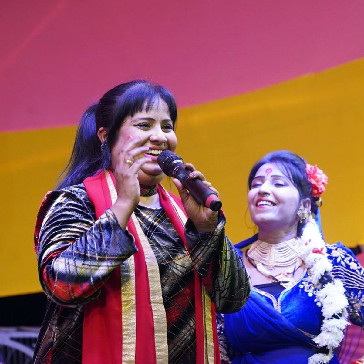 भोजपुरी सिंगर देवी 