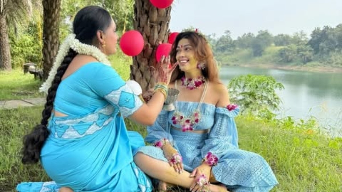 नदी किनारे एक्ट्रेस दिगांगना सूर्यवंशी ने मनाया जन्मदिन, मां ने दूध से नहलाया-पिता ने लगाया टीका