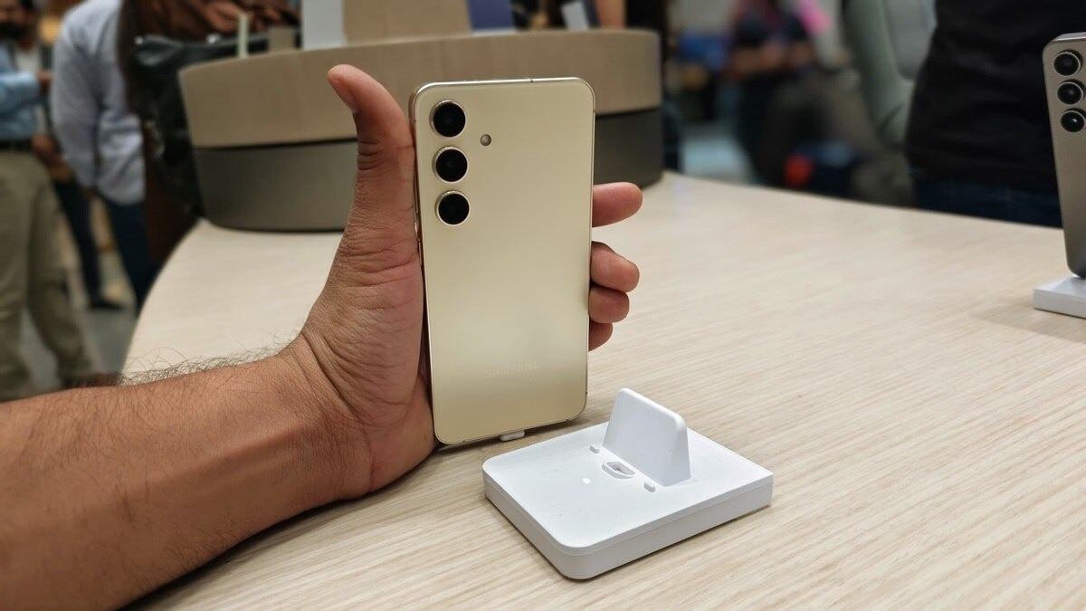आधी कीमत पर मिल रहा Samsung का ये फोन, 2031 तक कर सकेंगे यूज