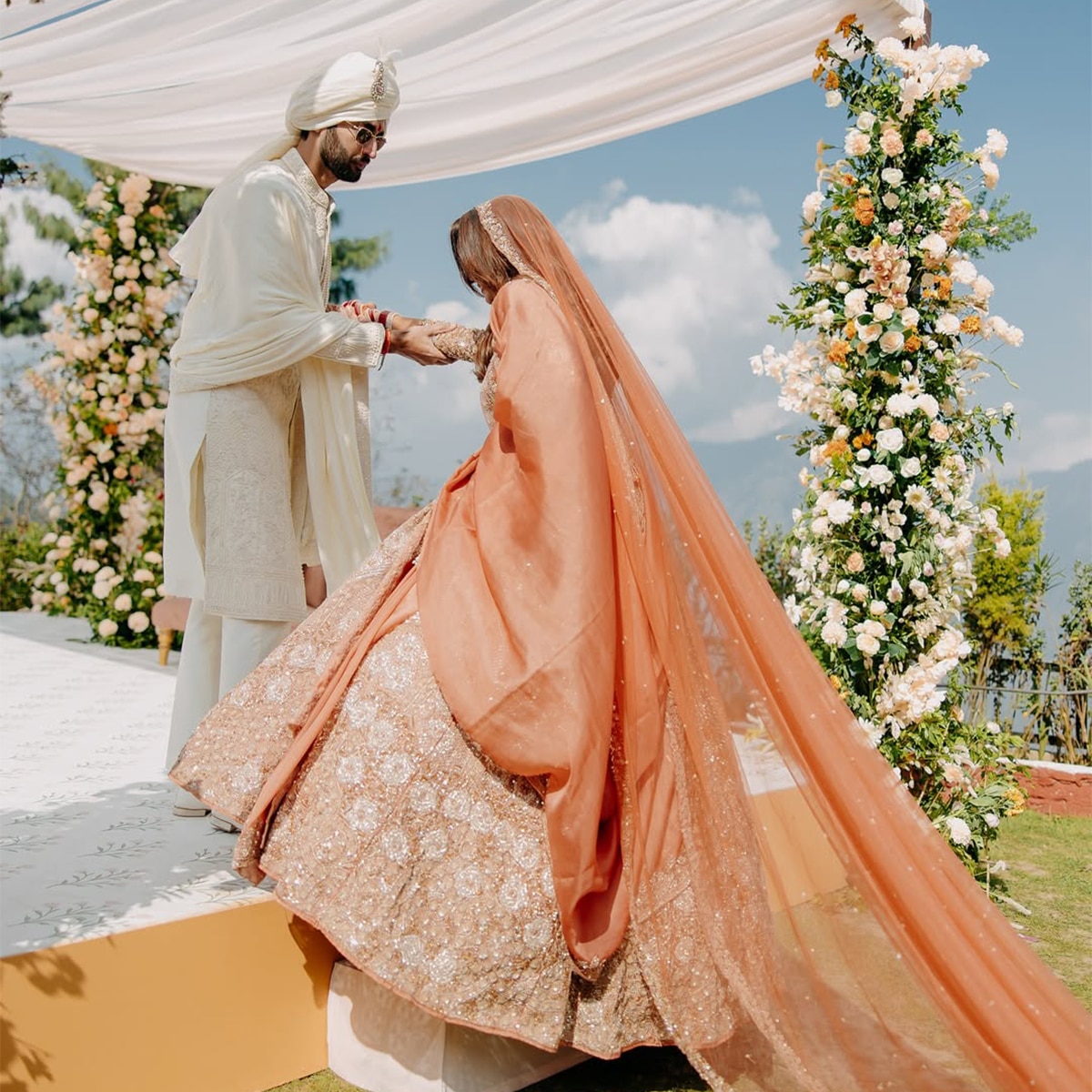 आकांक्षा भंडारी, मानव