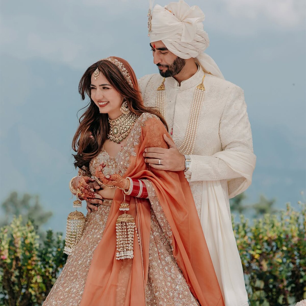 आकांक्षा भंडारी, मानव