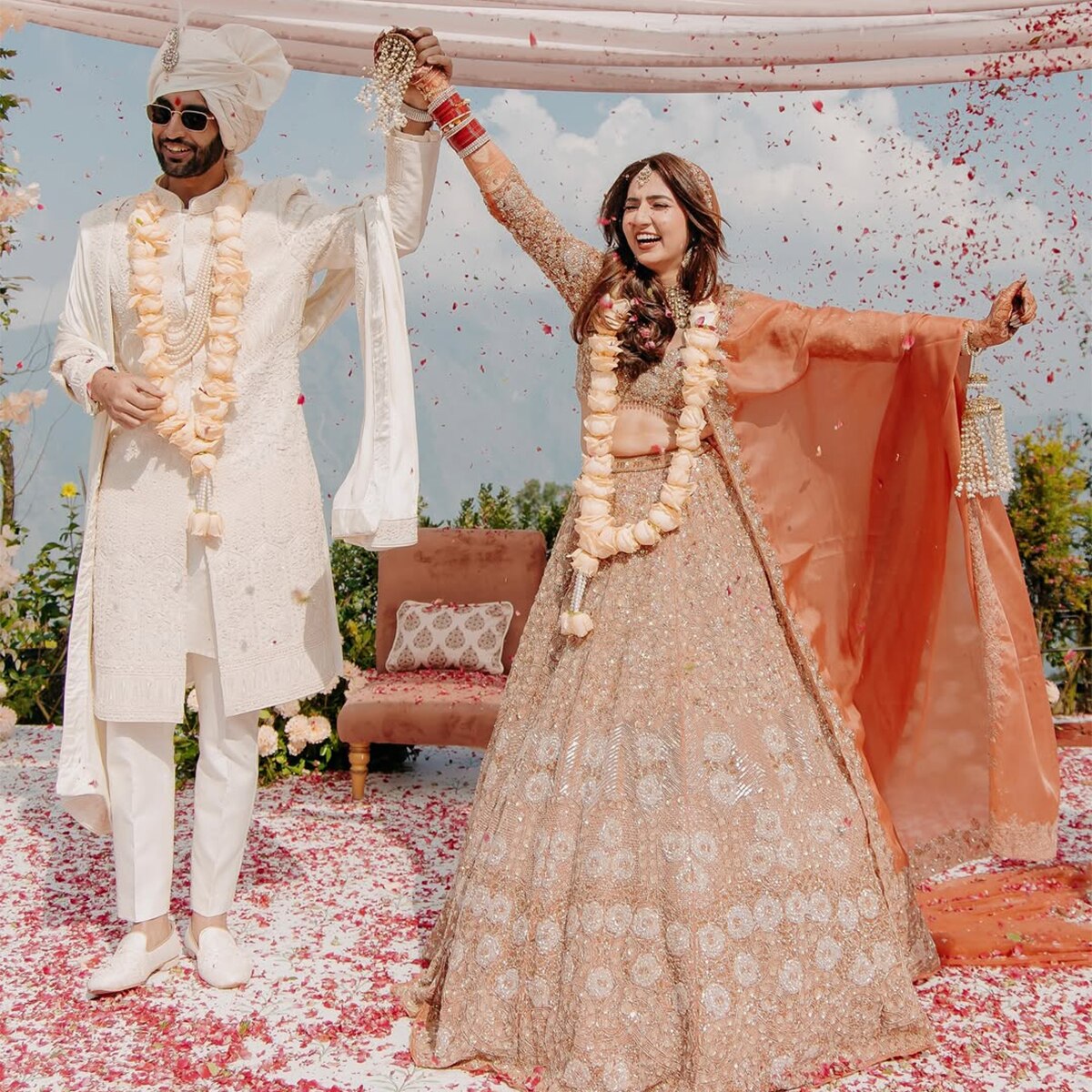 आकांक्षा भंडारी, मानव