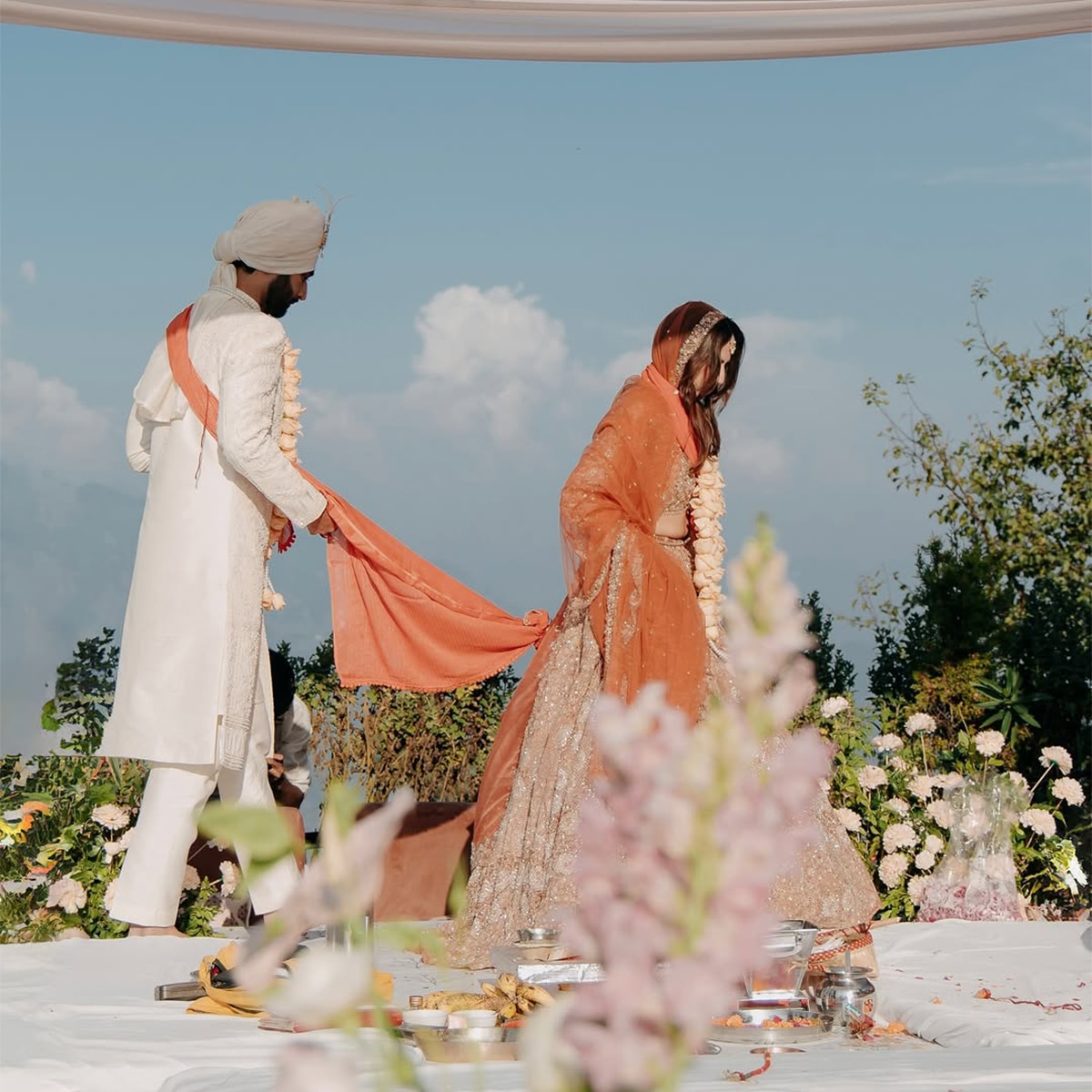 आकांक्षा भंडारी, मानव