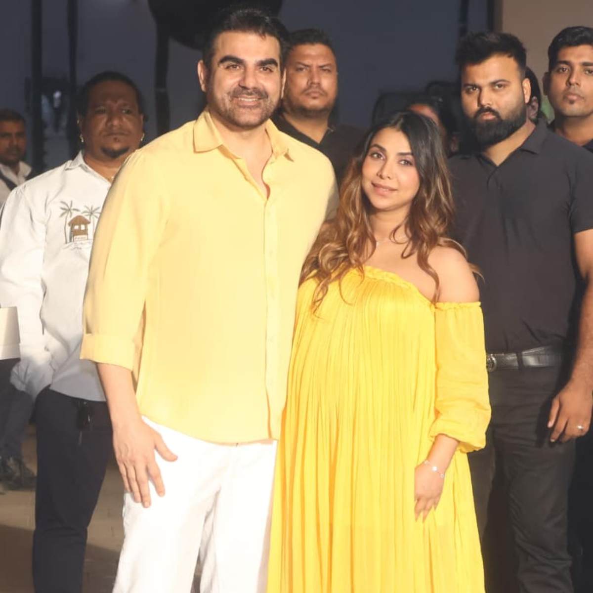 खान परिवार में खुशी का माहौल