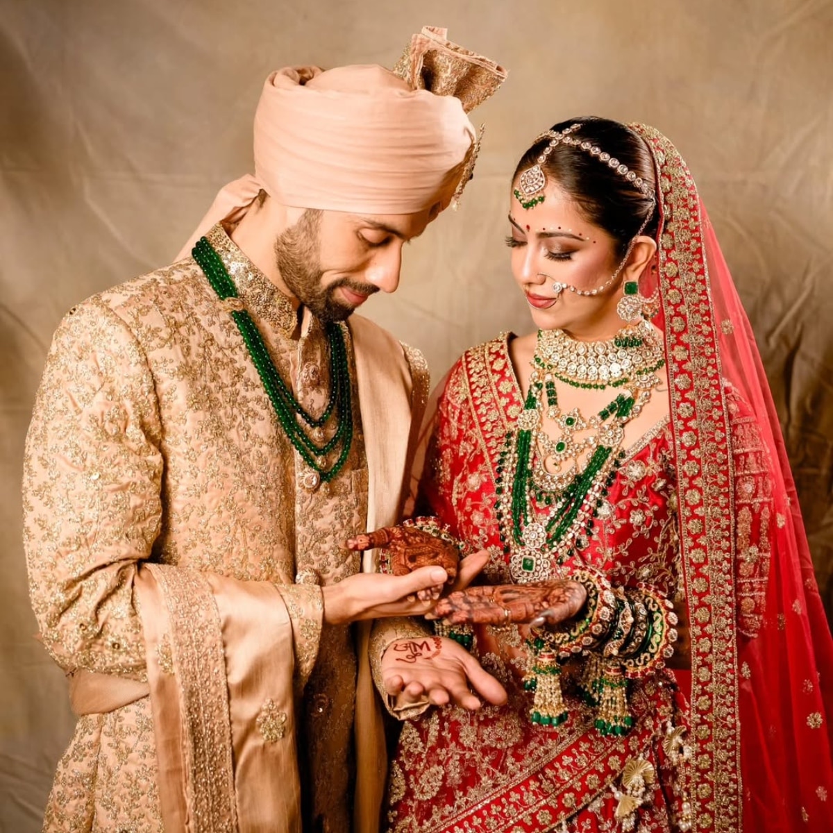 अविका गौर और मिलिंद चंदवानी (Photo: Instagram @avikagor)