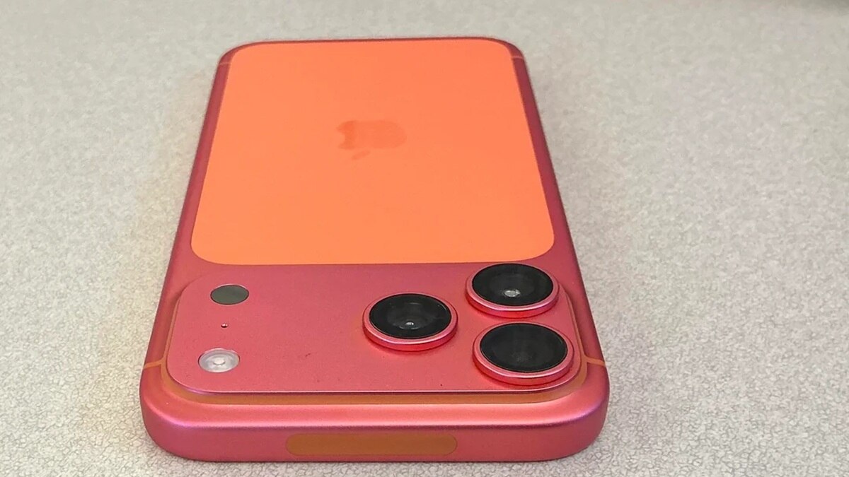 iPhone 17 Pro cosmic orange