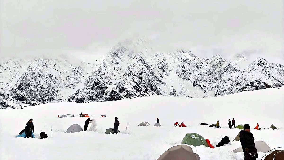 Tibet Everest blizzard