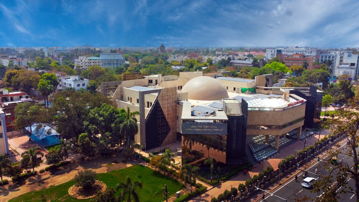 Exploring the cosmos at the Planetarium