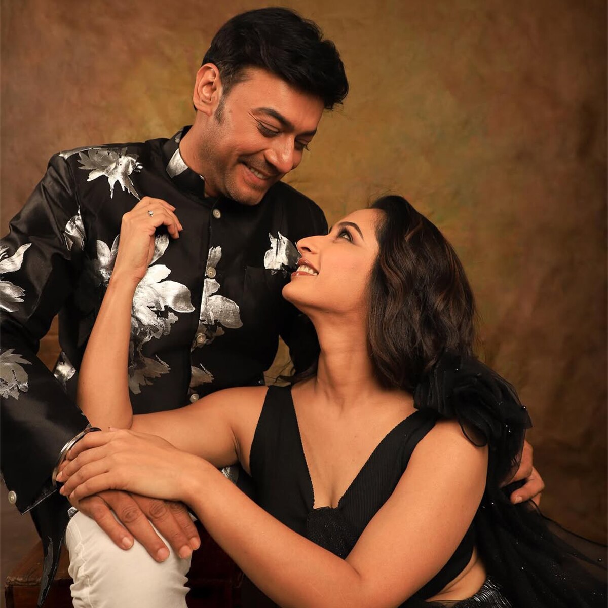 शांतनु मोघे, प्रिया मराठे (Photo: Instagram @shantanusmoghe)