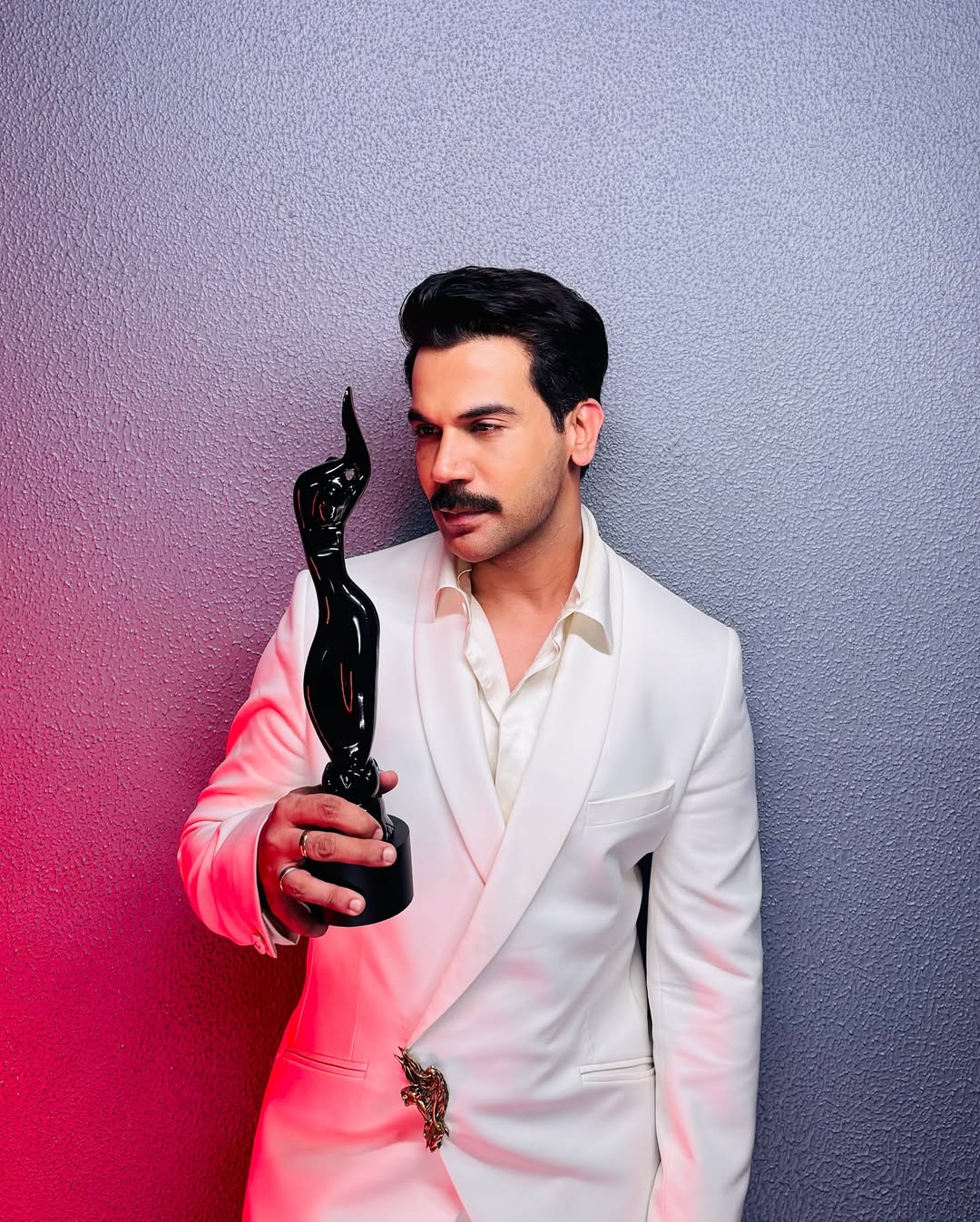 Rajkummar rao with Filmfare Award