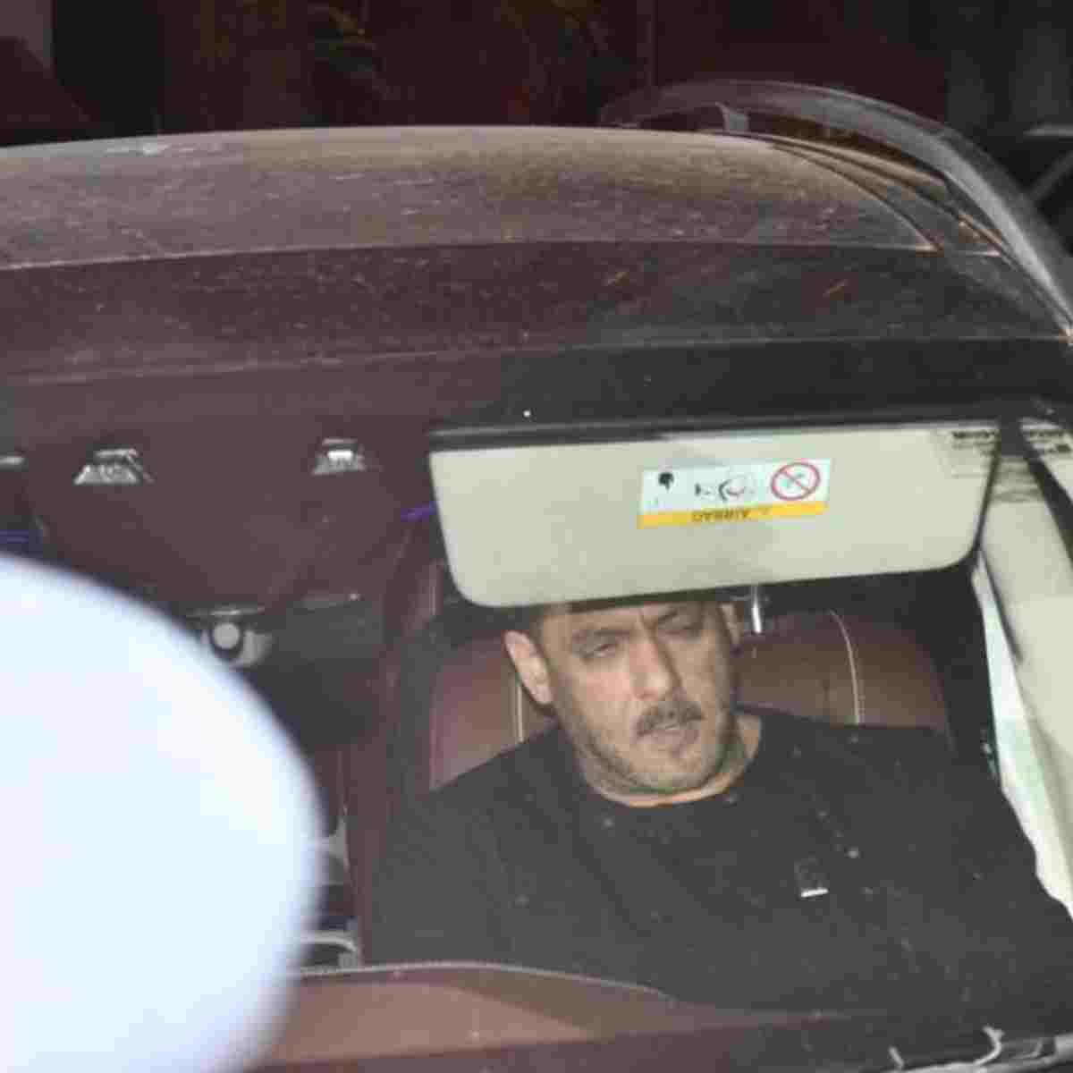 सलमान खान पहुंचे