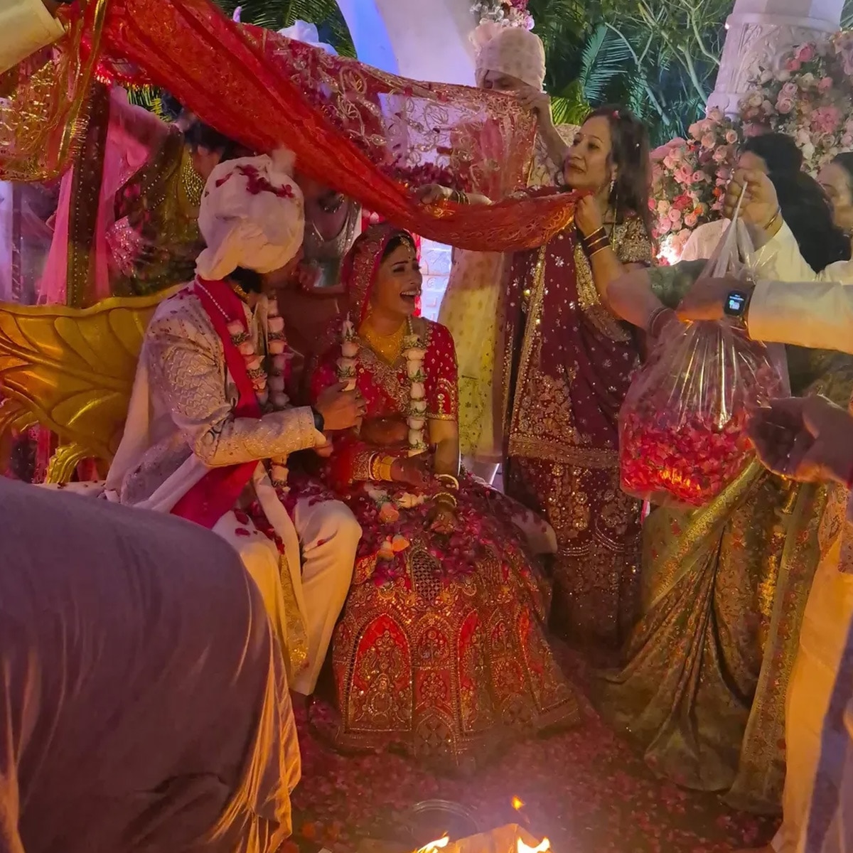 संचिता बनर्जी, रुहान सापरू